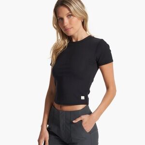 Vuori Pose Fitted Tee